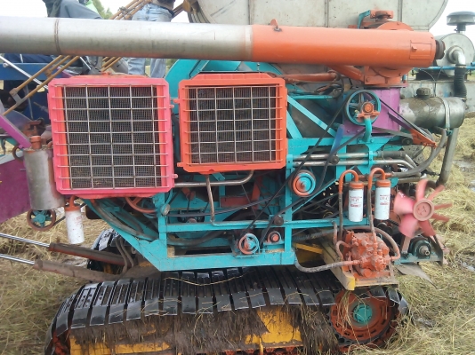 ขายรถเกี่ยวข้าว บางไทร อุ้ม 2.5 ตัน เครื่อง 195+ เทอร์โบตัวเดิน 12 ปั้มไดกิ้น 22 ขายรถเกี่ยวข้าว บางไทร อุ้ม 2.5 ตัน เครื่อง 195+ เทอร์โบตัวเดิน 12 ปั้มไดกิ้น 22