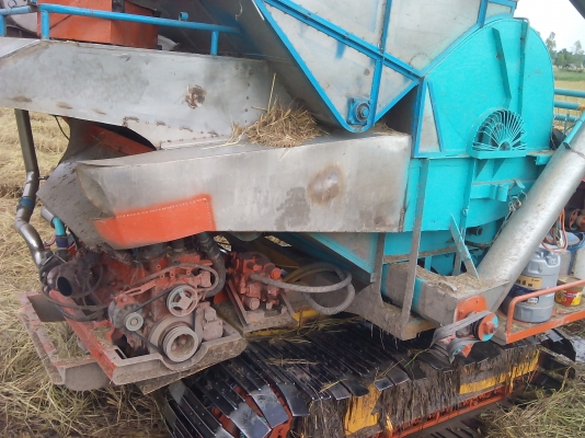 ขายรถเกี่ยวข้าว บางไทร อุ้ม 2.5 ตัน เครื่อง 195+ เทอร์โบตัวเดิน 12 ปั้มไดกิ้น 22 ขายรถเกี่ยวข้าว บางไทร อุ้ม 2.5 ตัน เครื่อง 195+ เทอร์โบตัวเดิน 12 ปั้มไดกิ้น 22