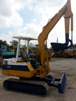 ราคาพิเศษ KOMATSU PC 30 รุ่น6 เก่าญี่ปุ่น สวยๆ 086-348-2188 พง ราคาพิเศษ KOMATSU PC 30 รุ่น6 เก่าญี่ปุ่น สวยๆ 086-348-2188 พง