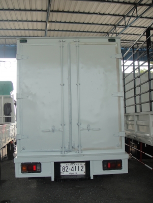 ISUZU NLR เครื่องยนต์ 130 แรง กะบะตู้เย็นพื้นเรต ยาว 3.05 เมตร ยางสวย พร้อมใช้งาน