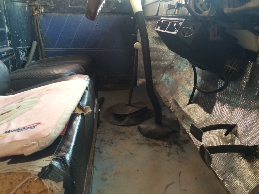 ขายรถหกล้อดั้มหัวยาวอีซุซุ/เครื่อง6BF/175 เฟืองท้ายฟูโซ่634เกียร์ร๊อคมีแอร์รถใช้งานอยู่ปากช่อง