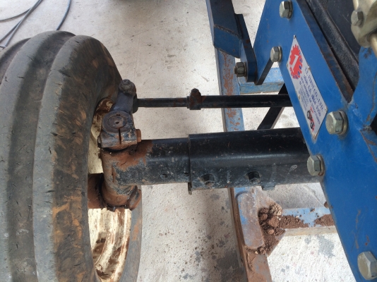 ขายรถไถฟอร์ด 6600เต็มตัวพร้อมใบมีดและผาน3เก่านอกใช้ในไทยปีกว่ารถอยู่ปากช่อง