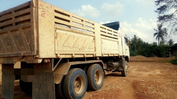 รถฮีโน่ 10 ล้อดั้ม 320 แรงม้า ปี 51. สนใจติดต่อ  081 - 6079515