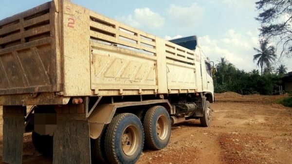 รถฮีโน่ 10 ล้อดั้ม 320 แรงม้า ปี 51. สนใจติดต่อ  081 - 6079515