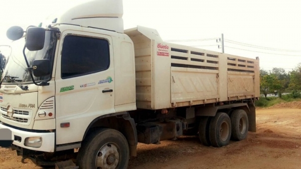 รถฮีโน่ 10 ล้อดั้ม 320 แรงม้า ปี 51. สนใจติดต่อ  081 - 6079515