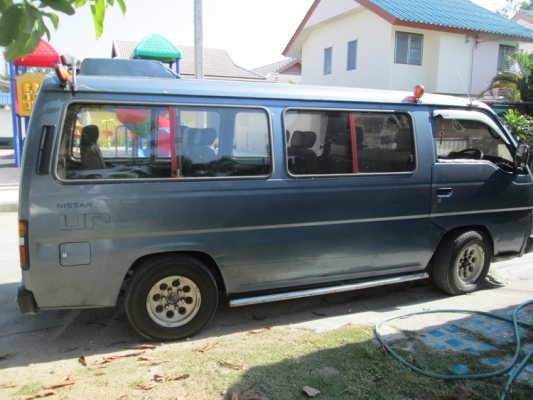 รถตู้ นิสสัน URVAN สภาพพร้อมใช้ รถตู้ นิสสัน URVAN สภาพพร้อมใช้