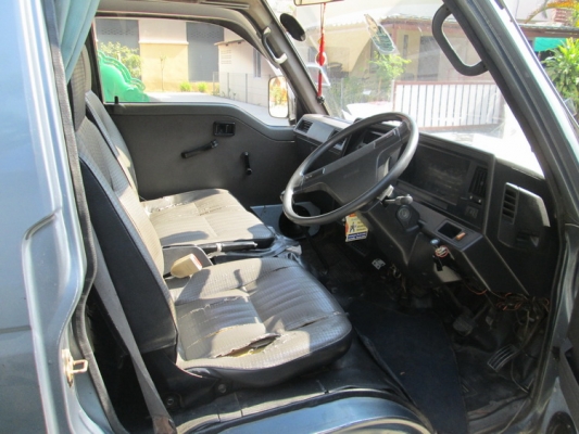 รถตู้ นิสสัน URVAN สภาพพร้อมใช้ รถตู้ นิสสัน URVAN สภาพพร้อมใช้