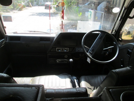 รถตู้ นิสสัน URVAN สภาพพร้อมใช้ รถตู้ นิสสัน URVAN สภาพพร้อมใช้