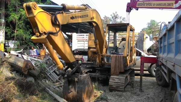 ขายรถแบคโฮ PC60 สนใจติดต่อ 081-1951535