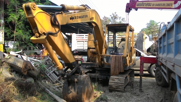 ขายรถแบคโฮ PC60 สนใจติดต่อ 081-1951535