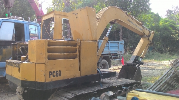 ขายรถแบคโฮ PC60 สนใจติดต่อ 081-1951535