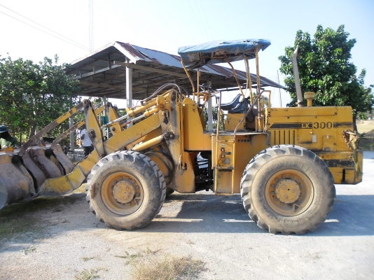 ขายรถตักล้อยาง KOBELCO รุ่น LK 300 เอวอ่อนสวยพร้อมใช้