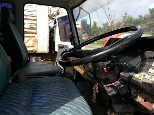 รถอีซูซุ 10 ล้อ ท้ายลาด 240  แรงม้า. ปี 36   สนใจติดต่อ 081 - 6079515