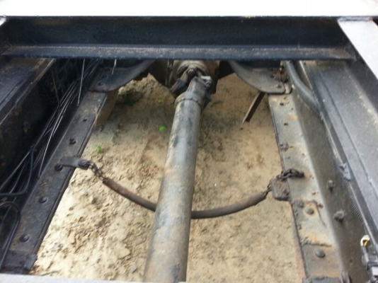 รถอีซูซุ 10 ล้อ ท้ายลาด 240  แรงม้า. ปี 36   สนใจติดต่อ 081 - 6079515