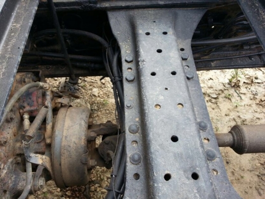 รถอีซูซุ 10 ล้อ ท้ายลาด 240  แรงม้า. ปี 36   สนใจติดต่อ 081 - 6079515