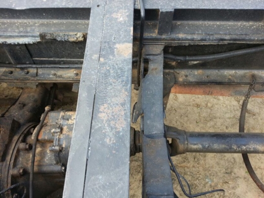 รถอีซูซุ 10 ล้อ ท้ายลาด 240  แรงม้า. ปี 36   สนใจติดต่อ 081 - 6079515