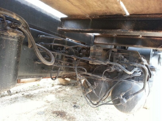 รถอีซูซุ 10 ล้อ ท้ายลาด 240  แรงม้า. ปี 36   สนใจติดต่อ 081 - 6079515