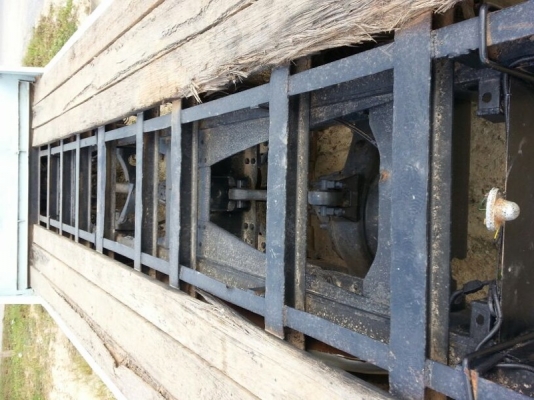 รถอีซูซุ 10 ล้อ ท้ายลาด 240  แรงม้า. ปี 36   สนใจติดต่อ 081 - 6079515