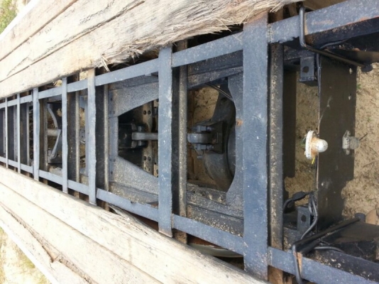 รถอีซูซุ 10 ล้อ ท้ายลาด 240  แรงม้า. ปี 36   สนใจติดต่อ 081 - 6079515