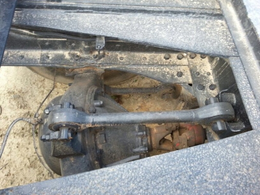 รถอีซูซุ 10 ล้อ ท้ายลาด 240  แรงม้า. ปี 36   สนใจติดต่อ 081 - 6079515