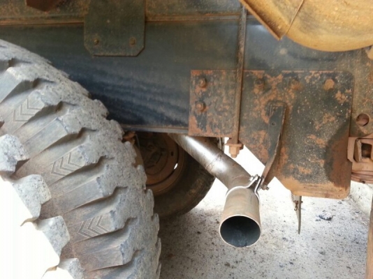 รถอีซูซุ  10 ล้อดั้ม FXZ  270 แรงม้า. ปี 50  ( รถวิ่ง 2xx,xxx กว่า กม. )  สนใจติดต่อ 081 - 6079515