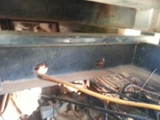 รถอีซูซุ  10 ล้อดั้ม FXZ  270 แรงม้า. ปี 50  ( รถวิ่ง 2xx,xxx กว่า กม. )  สนใจติดต่อ 081 - 6079515