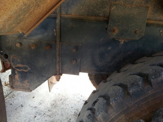 รถอีซูซุ  10 ล้อดั้ม FXZ  270 แรงม้า. ปี 50  ( รถวิ่ง 2xx,xxx กว่า กม. )  สนใจติดต่อ 081 - 6079515