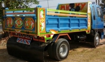 HINO FD 195 HP HO7D หกล้อดั๊มพ์ กระบะดั๊มพ์เหล็ก 5 ตันความยาว 3.60 เมตรสวยจัดรอบคัน เครื่องแน่นดี ภายในเก๋งคอนโซลสวยครบ แอร์เย็น พวงมาลัยเพาเวอร์ ระบบเบรคทริ๊ปฟี้ครบครัน ช่วงล่างคัชซีสวย ยาง 8.25 ขอบ 16 สภาพดี 75\% พร้อมบรรทุกพร้อมใช้งานได้เลย เอกสารทะเบีย