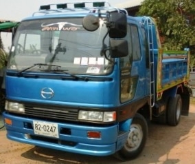 HINO FD 195 HP HO7D หกล้อดั๊มพ์ กระบะดั๊มพ์เหล็ก 5 ตันความยาว 3.60 เมตรสวยจัดรอบคัน เครื่องแน่นดี ภายในเก๋งคอนโซลสวยครบ แอร์เย็น พวงมาลัยเพาเวอร์ ระบบเบรคทริ๊ปฟี้ครบครัน ช่วงล่างคัชซีสวย ยาง 8.25 ขอบ 16 สภาพดี 75\% พร้อมบรรทุกพร้อมใช้งานได้เลย เอกสารทะเบีย