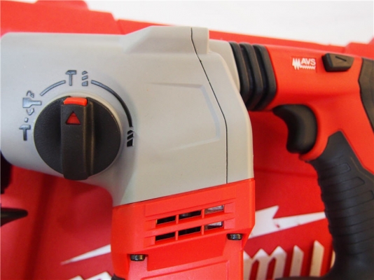 ปลั๊กอยู่ไกลไฟดับไม่ต้องกลัวเมื่อมี สว่านโรตารี่ไร้สาย MILWAUKEE 2605-22 SDS 18โวลท์ ปลั๊กอยู่ไกลไฟดับไม่ต้องกลัวเมื่อมี สว่านโรตารี่ไร้สาย MILWAUKEE 2605-22 SDS 18โวลท์