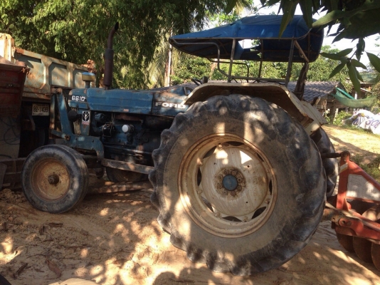 ขายรถไถเพลาเดียว FORD 6610 เครื่อง T3 มีอุปกรณ์ 2 ชิ้น มีดันหน้ากับจาน7 สนใจโทร 081-970-1072