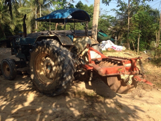 ขายรถไถเพลาเดียว FORD 6610 เครื่อง T3 มีอุปกรณ์ 2 ชิ้น มีดันหน้ากับจาน7 สนใจโทร 081-970-1072
