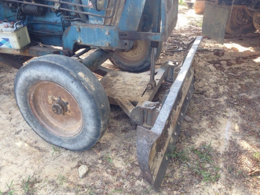 ขายรถไถเพลาเดียว FORD 6610 เครื่อง T3 มีอุปกรณ์ 2 ชิ้น มีดันหน้ากับจาน7 สนใจโทร 081-970-1072