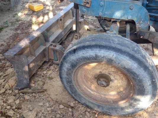 ขายรถไถเพลาเดียว FORD 6610 เครื่อง T3 มีอุปกรณ์ 2 ชิ้น มีดันหน้ากับจาน7 สนใจโทร 081-970-1072