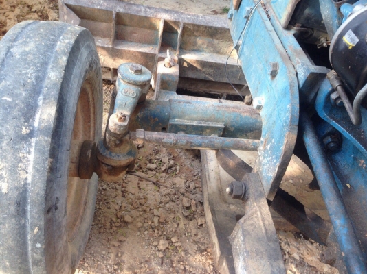 ขายรถไถเพลาเดียว FORD 6610 เครื่อง T3 มีอุปกรณ์ 2 ชิ้น มีดันหน้ากับจาน7 สนใจโทร 081-970-1072