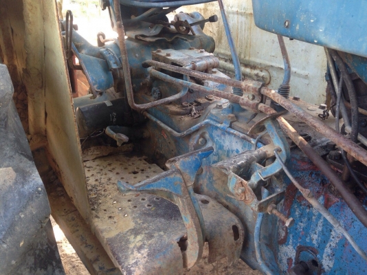 ขายรถไถเพลาเดียว FORD 6610 เครื่อง T3 มีอุปกรณ์ 2 ชิ้น มีดันหน้ากับจาน7 สนใจโทร 081-970-1072