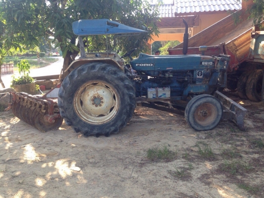 ขายรถไถเพลาเดียว FORD 6610 เครื่อง T3 มีอุปกรณ์ 2 ชิ้น มีดันหน้ากับจาน7 สนใจโทร 081-970-1072