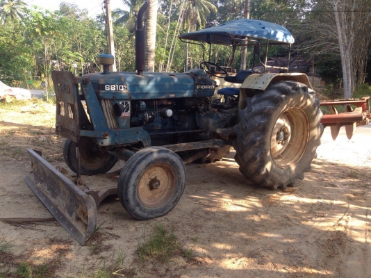 ขายรถไถเพลาเดียว FORD 6610 เครื่อง T3 มีอุปกรณ์ 2 ชิ้น มีดันหน้ากับจาน7 สนใจโทร 081-970-1072