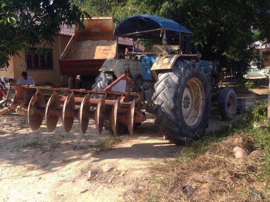 ขายรถไถเพลาเดียว FORD 6610 เครื่อง T3 มีอุปกรณ์ 2 ชิ้น มีดันหน้ากับจาน7 สนใจโทร 081-970-1072