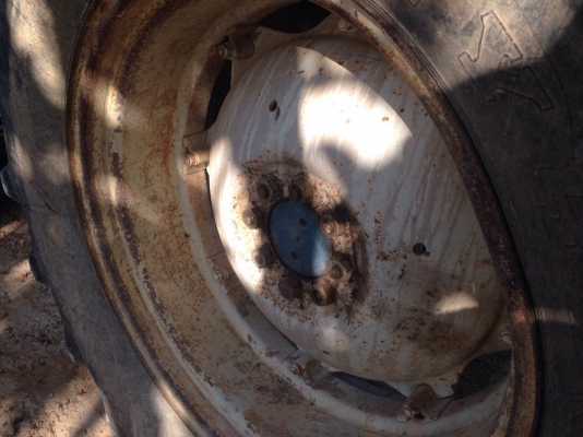 ขายรถไถเพลาเดียว FORD 6610 เครื่อง T3 มีอุปกรณ์ 2 ชิ้น มีดันหน้ากับจาน7 สนใจโทร 081-970-1072