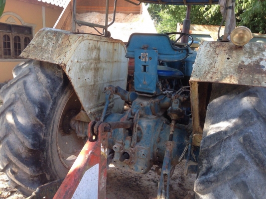 ขายรถไถเพลาเดียว FORD 6610 เครื่อง T3 มีอุปกรณ์ 2 ชิ้น มีดันหน้ากับจาน7 สนใจโทร 081-970-1072