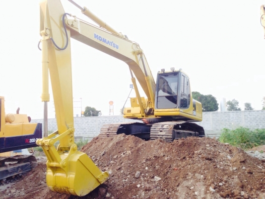 ขายรถแมคโครPC200-6 สภาพพร้อมใช้ สนใจติดต่อ บอย 085-156-2314