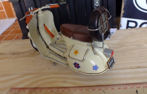 ขายโมเดลสังกะสีเวสป้า 1965 piaggio vespa