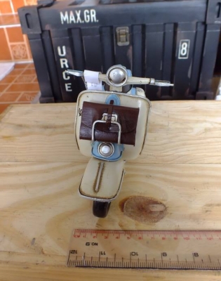 ขายโมเดลสังกะสีเวสป้า 1965 piaggio vespa