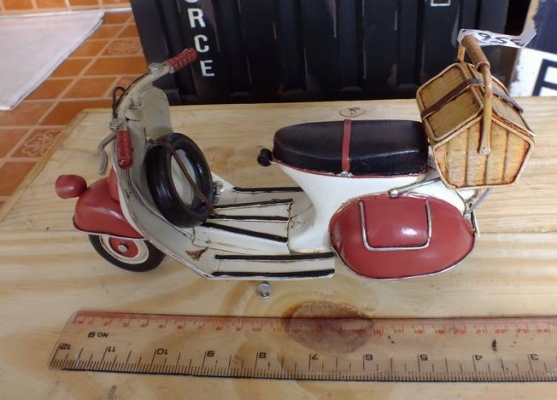 ขายโมเดลสังกะสีเวสป้า 1965 piaggio vespa