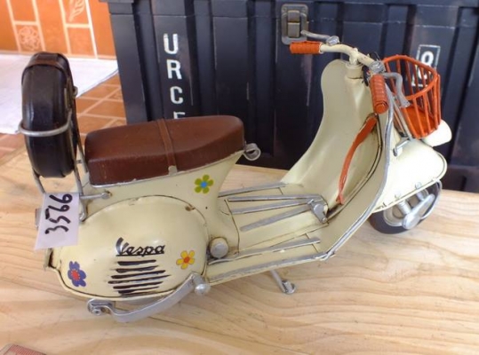 ขายโมเดลสังกะสีเวสป้า 1965 piaggio vespa