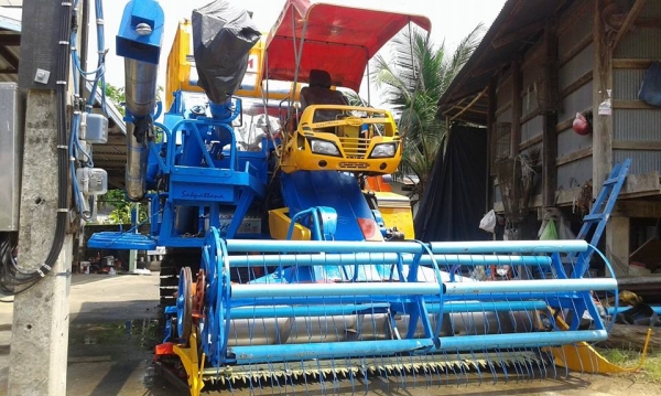 ขายรถเกี่ยวศักดิ์พัฒนา km47 พร้อมใช้งาน (สองงวดได้) ขายรถเกี่ยวศักดิ์พัฒนา km47 พร้อมใช้งาน (สองงวดได้)