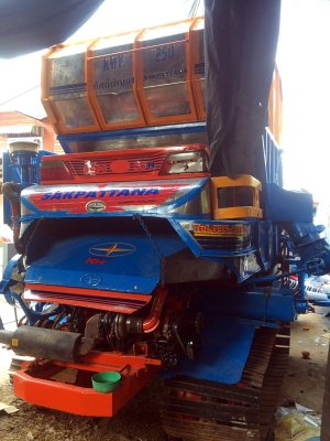 ขายรถเกี่ยวศักดิ์พัฒนา km47 พร้อมใช้งาน (สองงวดได้) ขายรถเกี่ยวศักดิ์พัฒนา km47 พร้อมใช้งาน (สองงวดได้)