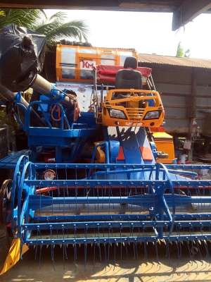 ขายรถเกี่ยวศักดิ์พัฒนา km47 พร้อมใช้งาน (สองงวดได้) ขายรถเกี่ยวศักดิ์พัฒนา km47 พร้อมใช้งาน (สองงวดได้)