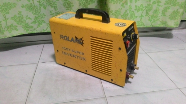 เครื่องเชื่อมอินเวอร์เตอร์ยี่ห้อ roland arc200 สภาพพร้อมใช้งานครับ เครื่องเชื่อมอินเวอร์เตอร์ยี่ห้อ roland arc200 สภาพพร้อมใช้งานครับ